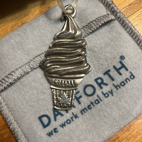 Danforth Creemee Canada Ornament - Pewter - Picture 2 of 4